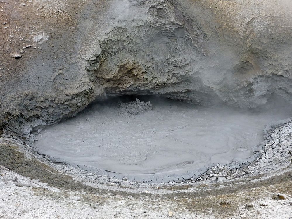 Yellowstone Mud Volcano Area (19).JPG